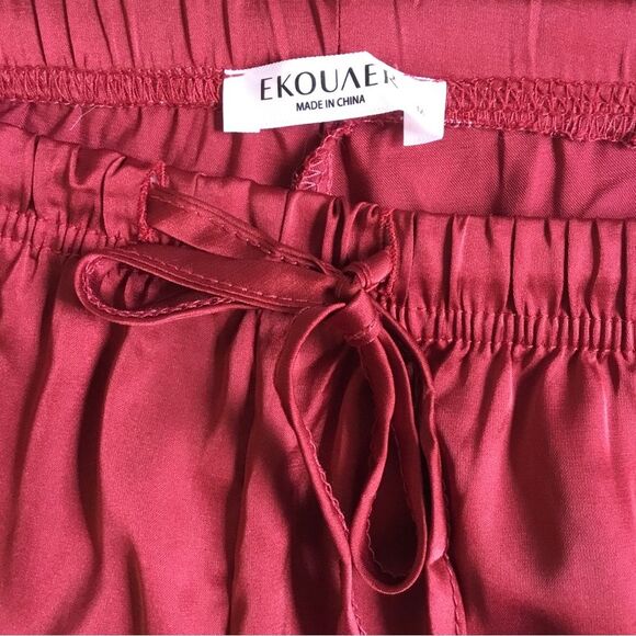 Satin feel pj shorts soft silky dark red elastic waist - Picture 3 of 9
